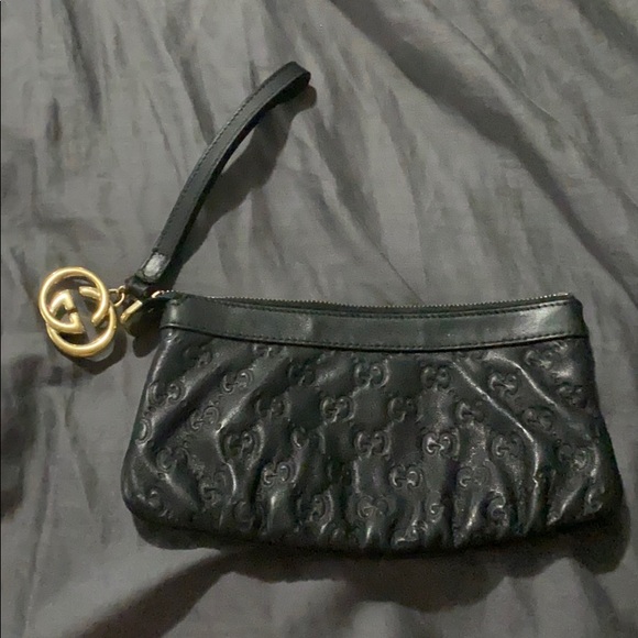 Gucci Handbags - Gucci wristlet
